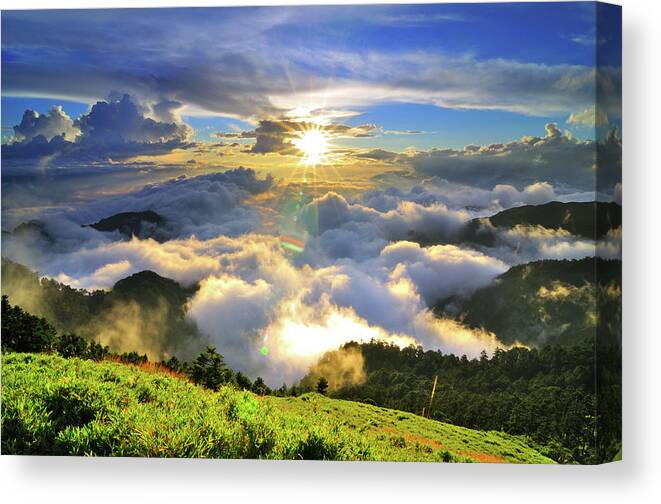 Grass Canvas Print featuring the photograph Sunset With Clouds by Photo By Vincent Ting