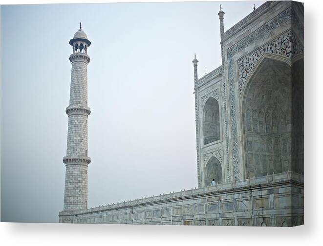 Clear Sky Canvas Print featuring the photograph Taj Mahal Detail by Dominik Eckelt