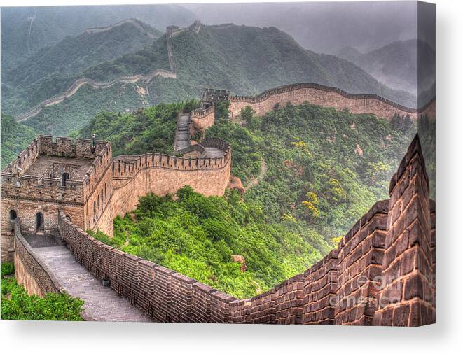 Curve Canvas Print featuring the photograph The Great Wall Of China by Yuri Yavnik