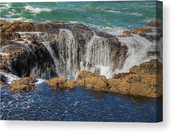 Hole Canvas Print featuring the photograph Thor's Well 0948 by Kristina Rinell
