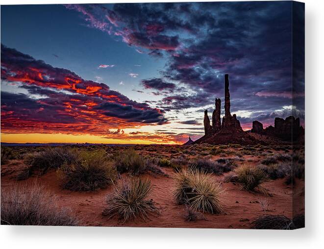 Monument Valley Canvas Print featuring the photograph Totem Pole Sunrise by William Christiansen