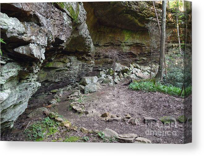 Pogue Creek Canyon Canvas Print featuring the photograph Turkey Roost Rockhouse 1 by Phil Perkins