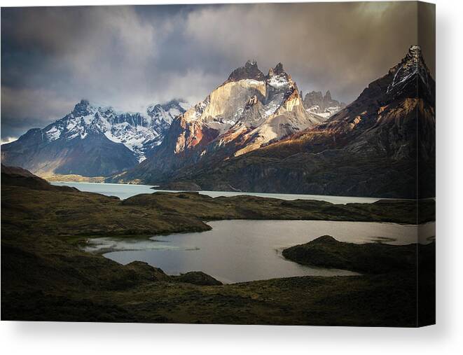 Patagonia Canvas Print featuring the photograph Unguelen by Ryan Weddle