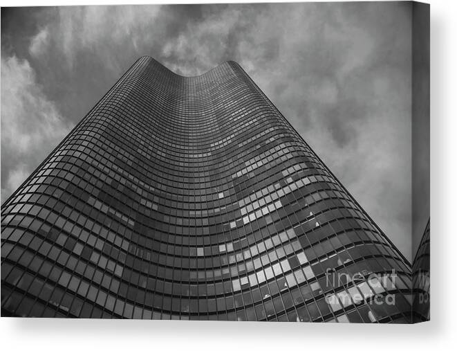 Joshua Mimbs Canvas Print featuring the photograph Lake Point Tower Chicago #1 by FineArtRoyal Joshua Mimbs