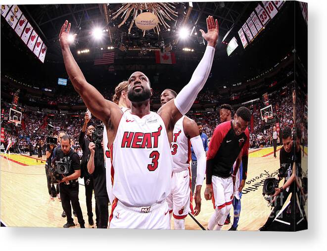 Crowd Canvas Print featuring the photograph Dwyane Wade by Issac Baldizon