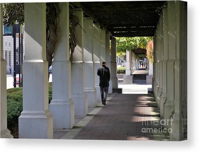 Proctor And Gamble Lawn Park Canvas Print featuring the photograph 5th Ave Sidewalk at PG Lawn - Cincy Newport Series by Lee Antle
