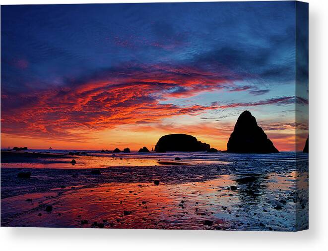Amazing Whaleshead Beach Sunset Canvas Print featuring the photograph Amazing Whaleshead beach sunset by Lynn Hopwood