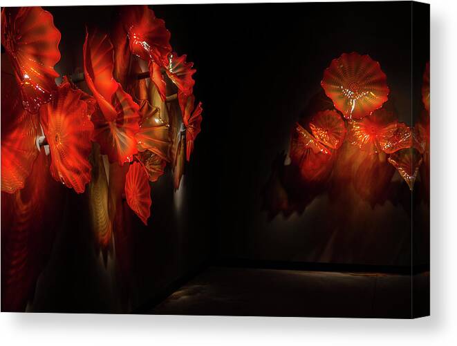 Blownglass Canvas Print featuring the photograph Chihuly Glass No.4 by Vicky Edgerly