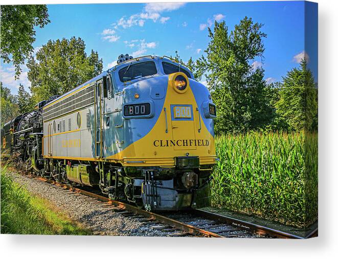 Clinchfield Canvas Print featuring the photograph Clinchfield No 800 by Dale R Carlson