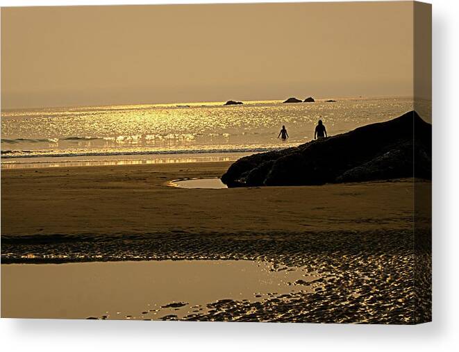Beach Canvas Print featuring the photograph Evening Ocean Silhouettes by David Desautel