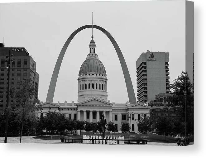 Gate Way Arch Canvas Print featuring the photograph Gate Way Arch by Stuart Manning