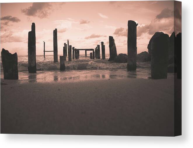  Beach Canvas Print featuring the photograph Glo by Gian Smith