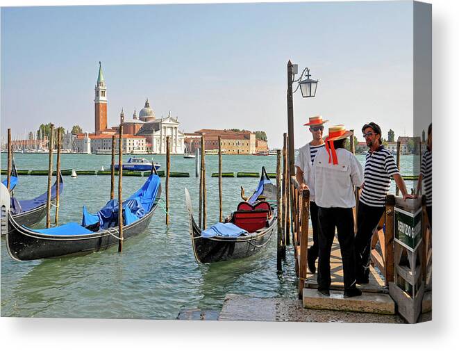 Gondola Canvas Print featuring the photograph Gondola sailors on a lunch break by Dubi Roman