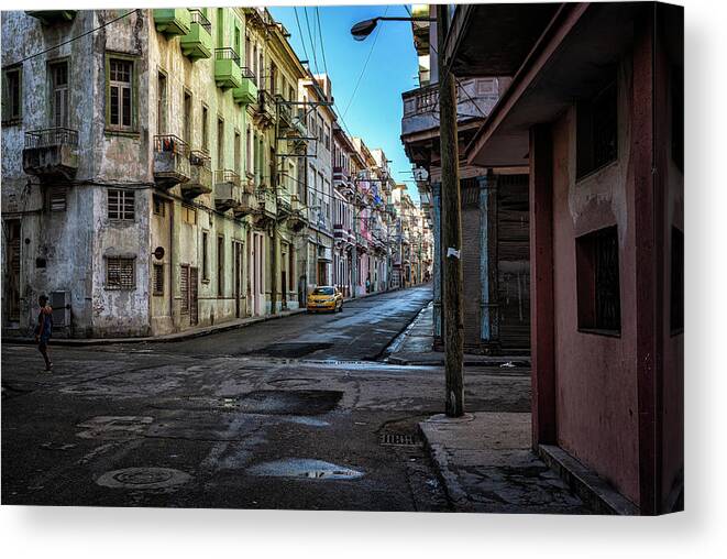 Havana Cuba Canvas Print featuring the photograph Havana Street by Tom Singleton