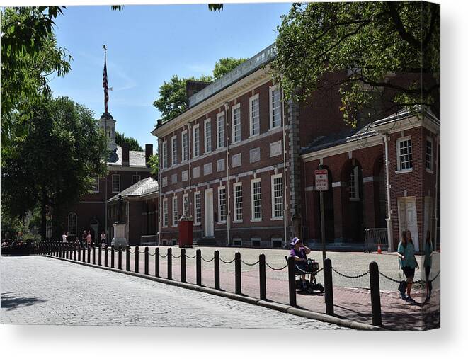 Independence Hall Canvas Print featuring the photograph Historic Independence Hall by Mark Stout