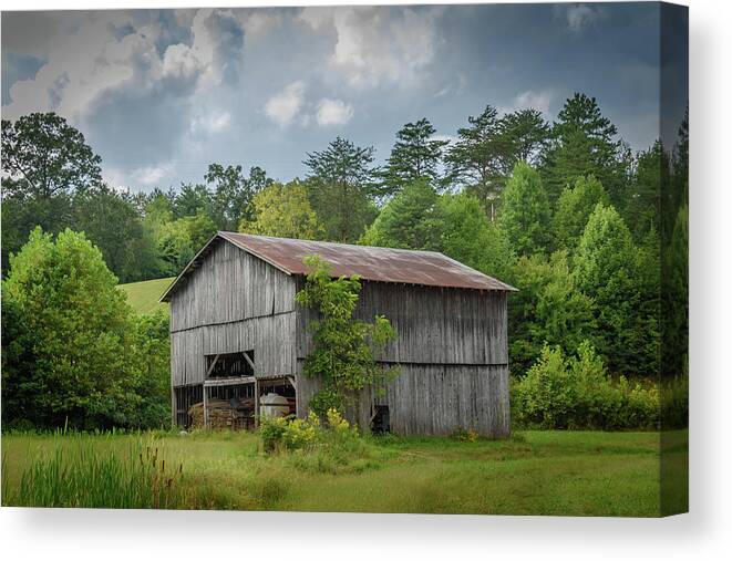 Barns Canvas Print featuring the photograph Kentucky Barn 9017 by Guy Whiteley