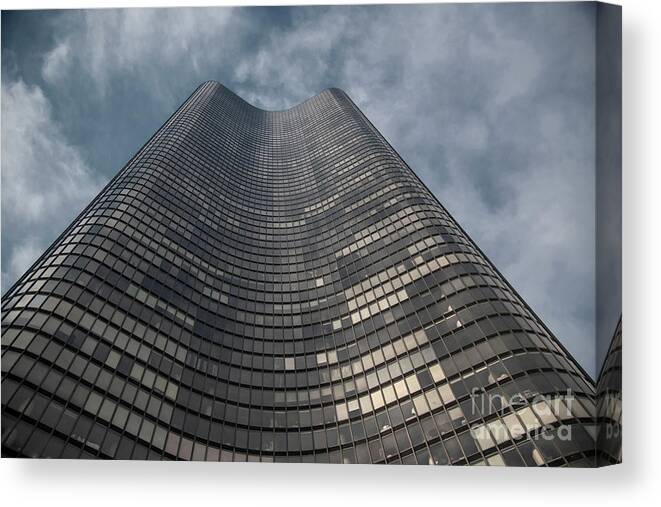 Joshua Mimbs Canvas Print featuring the photograph Lake Point Tower Chicago by FineArtRoyal Joshua Mimbs