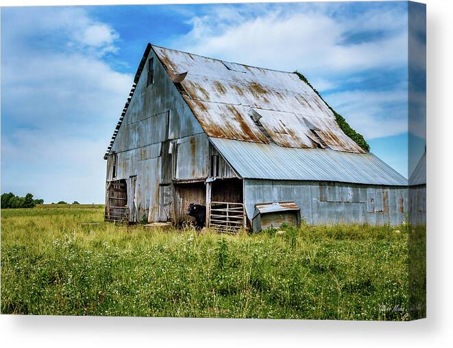 Old Barn Canvas Print featuring the photograph Old Barn by GLENN Mohs