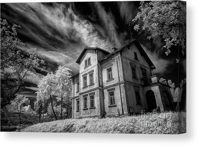 Top Artist Canvas Print featuring the photograph Old House Remembering Better Days by Norman Gabitzsch