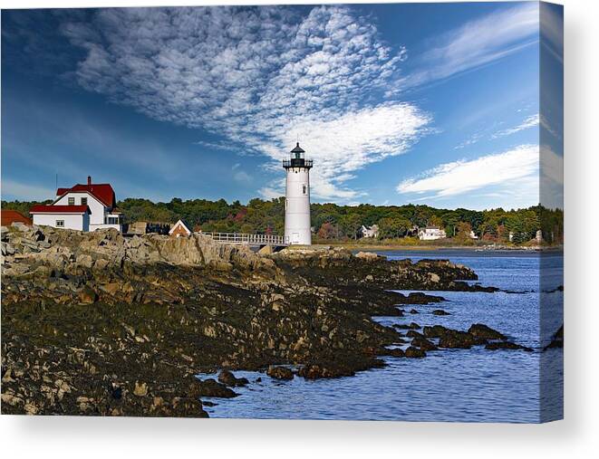 Lighthouse Canvas Print featuring the photograph Portsmouth Harbor Lighthouse by Carolyn Mickulas