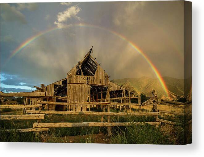 Barn Canvas Print featuring the photograph Rainbow over Mapleton Barn by Wesley Aston