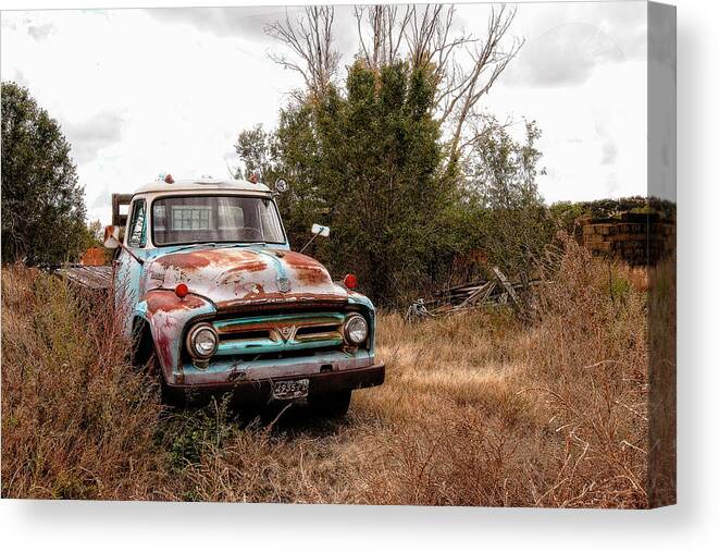 Vintage Canvas Print featuring the photograph Rev it up by Carmen Kern