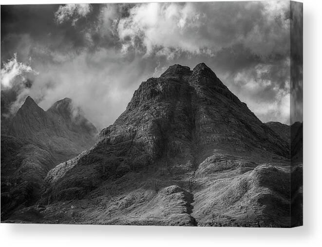 Elgol Canvas Print featuring the photograph Sgurr Na Stri by Grant Glendinning