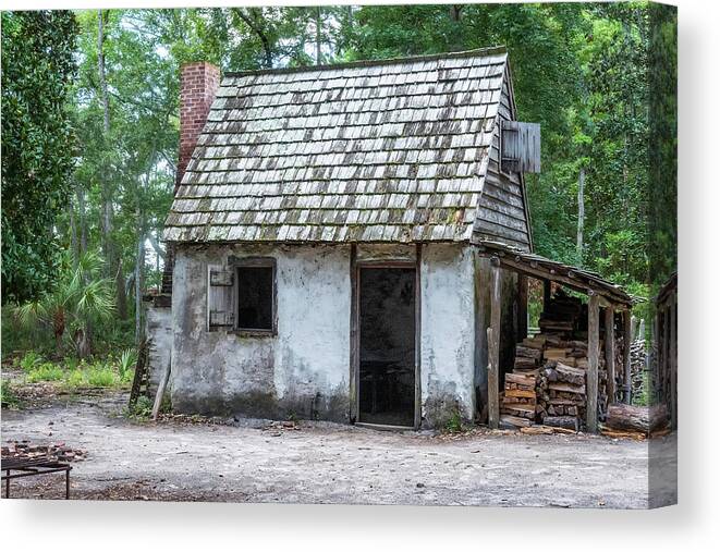 Shed Canvas Print featuring the photograph Southern shed by Carolyn D'Alessandro