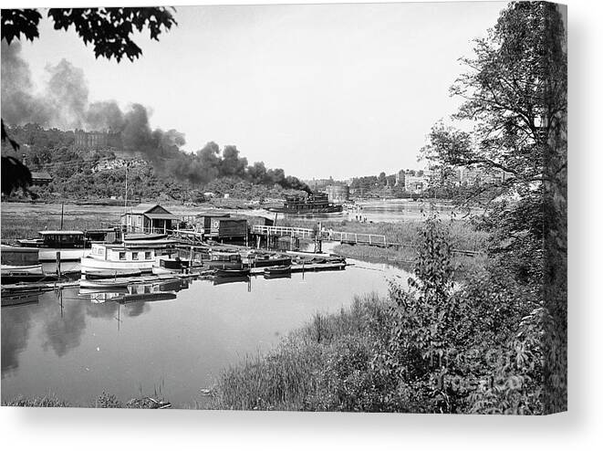 Inwood Canvas Print featuring the photograph Spuyten Duyvil Tugboat by Cole Thompson