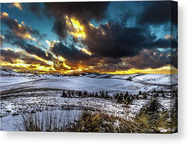 Sun Setting In Pullman Canvas Print featuring the photograph Sun Setting in Pullman by David Patterson