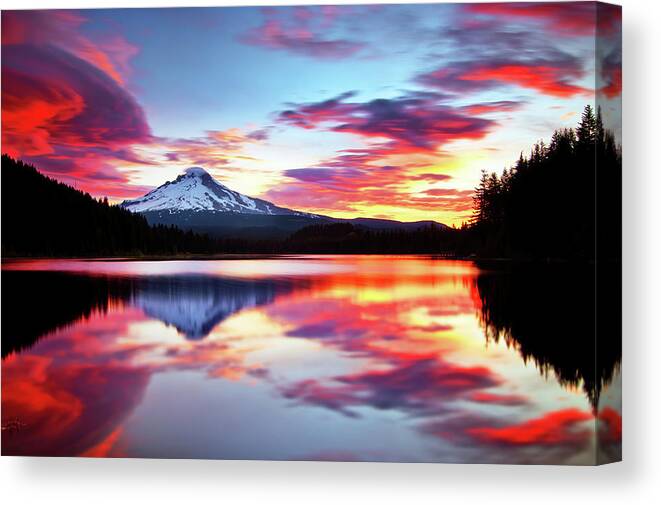 Mount Hood Canvas Print featuring the photograph Sunrise on the Lake by Darren White