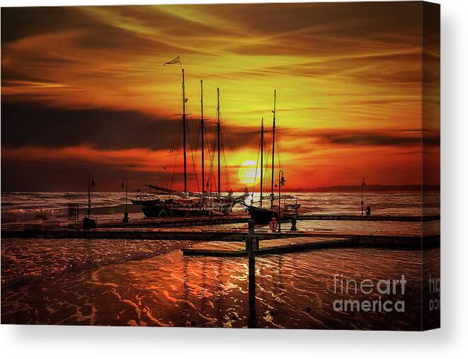 Sun Canvas Print featuring the photograph Sunset at Sea by Shelia Hunt