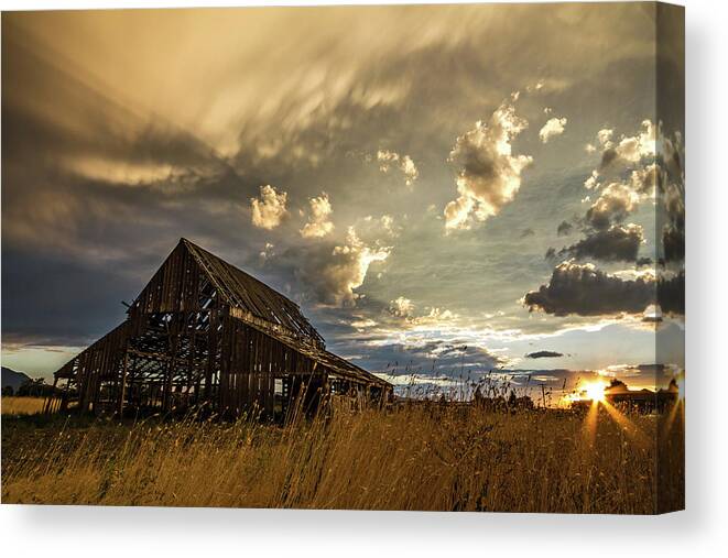 Barn Canvas Print featuring the photograph Sunset Flare at Mapleton Barn by Wesley Aston