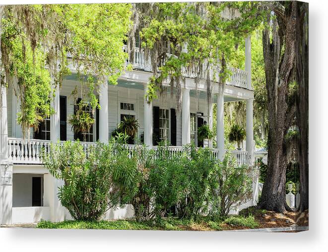 1009 Craven St Canvas Print featuring the photograph The Rhett House, Beaufort, South Carolina by Dawna Moore Photography