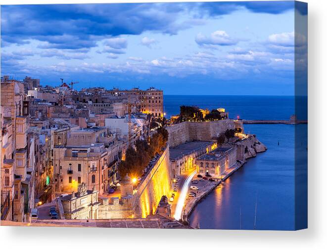 Outdoors Canvas Print featuring the photograph Valletta by Wolfgang Wörndl