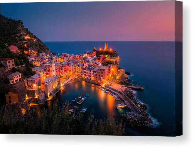 Sunset Canvas Print featuring the photograph Vernazza under Twilight by Henry w Liu