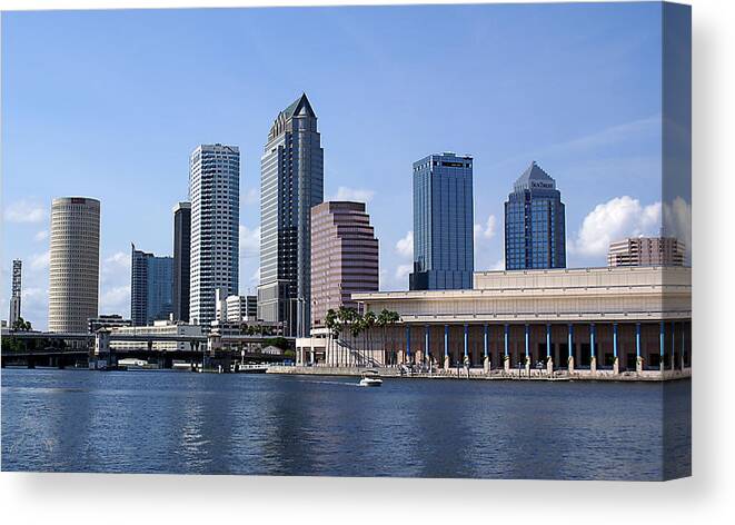 Cityscape Canvas Print featuring the photograph Downtown Tampa by Chauncy Holmes