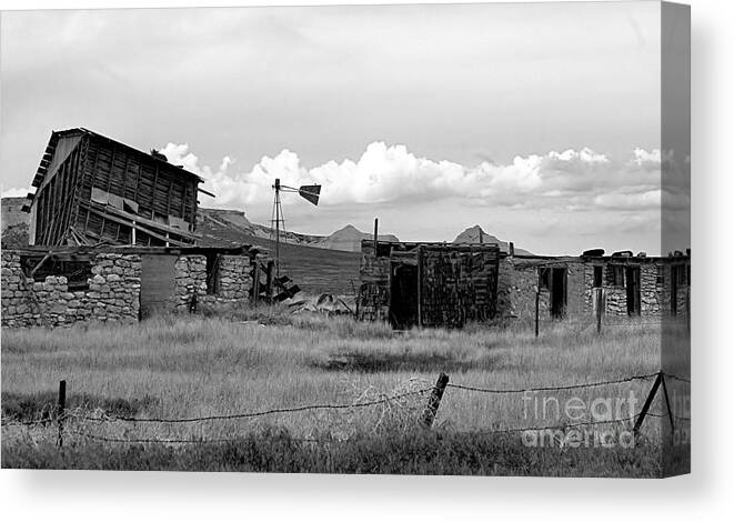 Landscape Canvas Print featuring the photograph Old Fort by Steven Reed