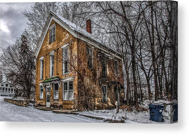 Old House Canvas Print featuring the photograph Old House On The Hill by Ray Congrove