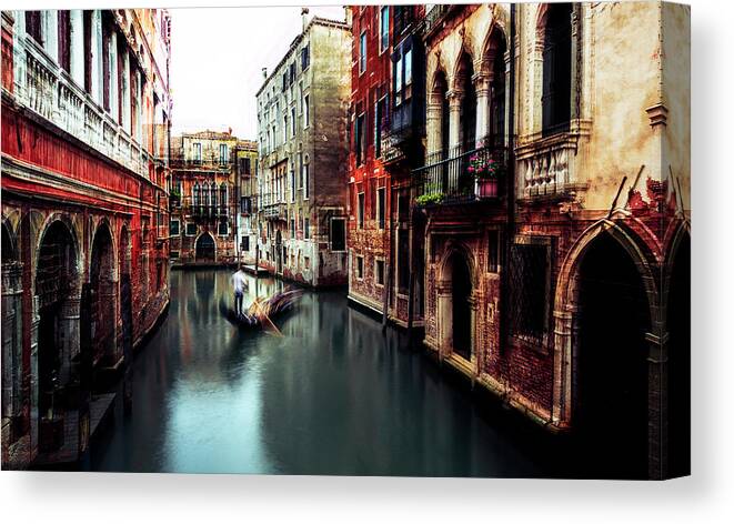 Venice Canvas Print featuring the photograph The Gondolier by Carmine Chiriaco'