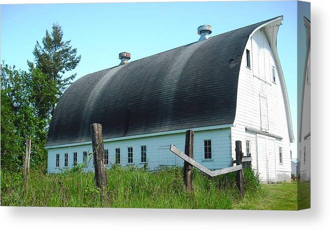 Longview Canvas Print featuring the photograph Barn in Longview by Kelly Manning