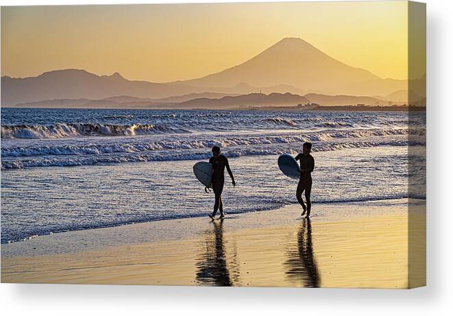 Dusk Canvas Print featuring the photograph Sunset Beach #2 by Makihiko Hayama