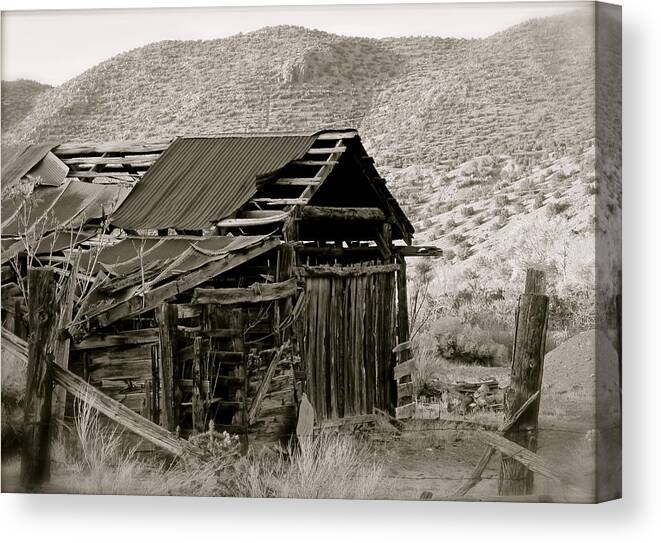 Barn Canvas Print featuring the photograph Aged to Perfection by Kim Pippinger