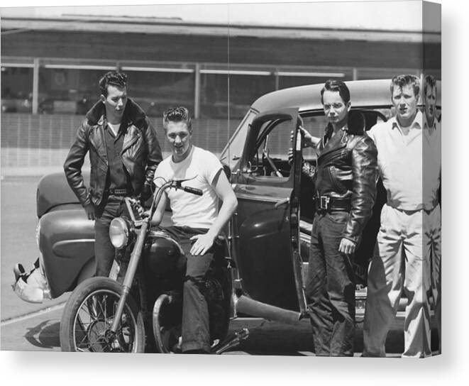 16-20 Years Canvas Print featuring the photograph Fifties Youths Hanging Out by Underwood Archives