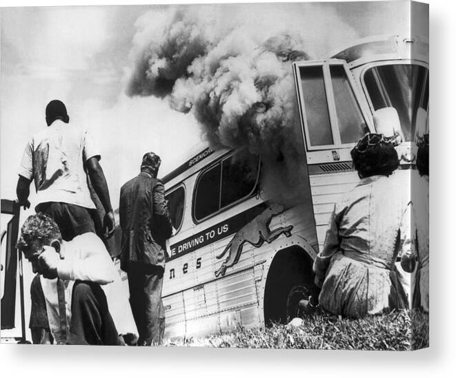1961 Canvas Print featuring the photograph Freedom Riders Bus Burned by Underwood Archives