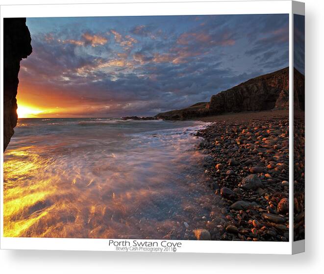 Seascape Canvas Print featuring the photograph Porth Swtan Cove by B Cash