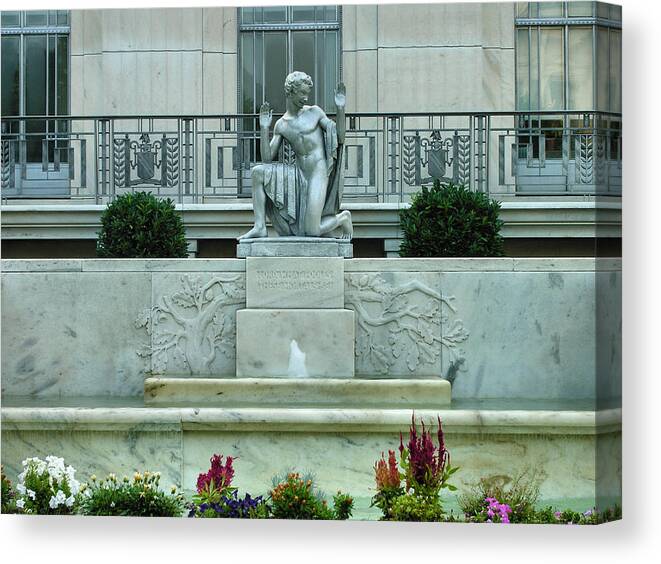 Statue Canvas Print featuring the photograph The Folger Shakespeare Library by Steven Ainsworth