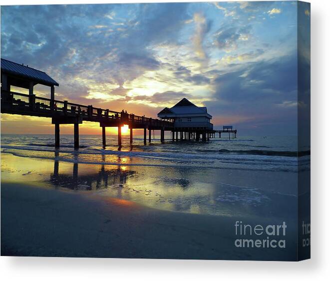 Sunset Canvas Print featuring the photograph Pier 60 Sunset by D Hackett
