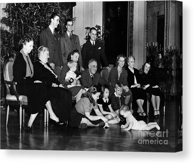 1939 Canvas Print featuring the photograph Roosevelt Family, 1939 by Granger