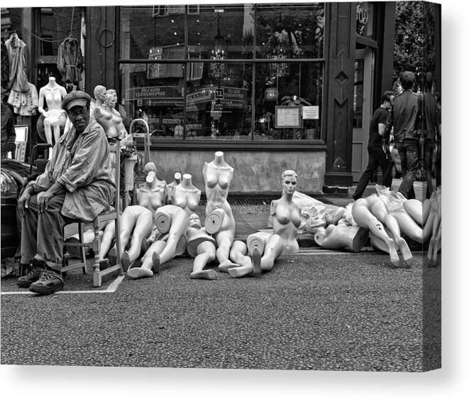 London Canvas Print featuring the photograph Body's Language by Lorenzo Grifantini